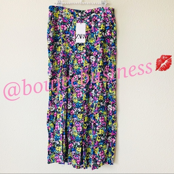 ZARA Pleated Printed Bermuda Shorts - Picture 3 of 8